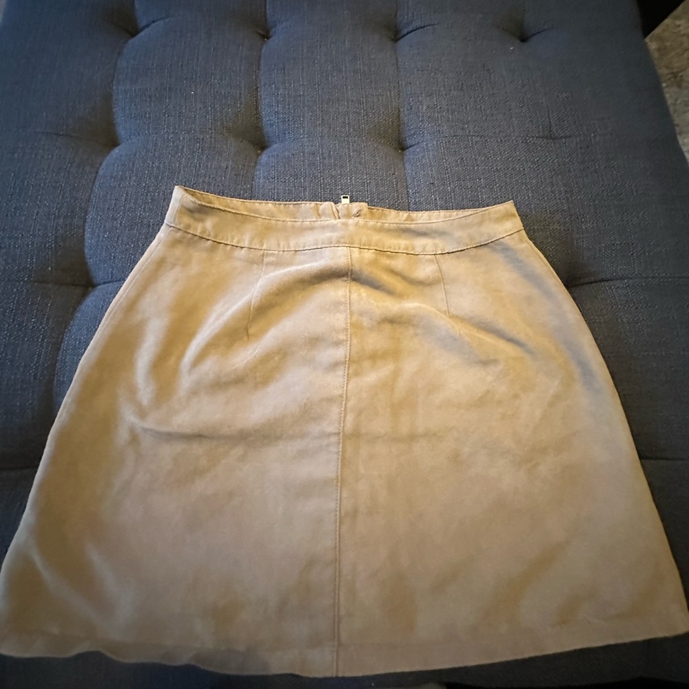 Divided Women’s light tan faux suede zip up mini skirt sz6